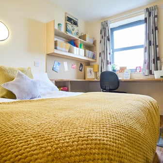 Bronze En Suite - Image 1